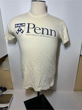 University of Penn  Cream Logo T-Shirt vintage yikes small  1990s